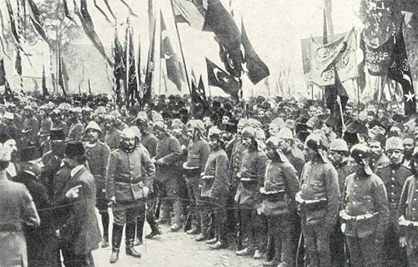 İttihat ve Terakki son toplantısıyla kendisi feshetme kararı aldı. 30 Ekim 1918'de imzalanan Mondros Ateşkesi sonrasında İttihat Terakki'nin önemli isimleriyle birlikte Enver Paşa da ülkeyi terk etti.