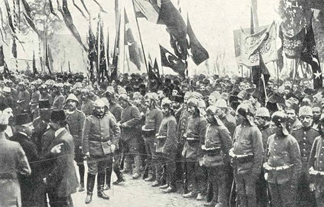 İttihat ve Terakki son toplantısıyla kendisi feshetme kararı aldı. 30 Ekim 1918'de imzalanan Mondros Ateşkesi sonrasında İttihat Terakki'nin önemli isimleriyle birlikte Enver Paşa da ülkeyi terk etti.