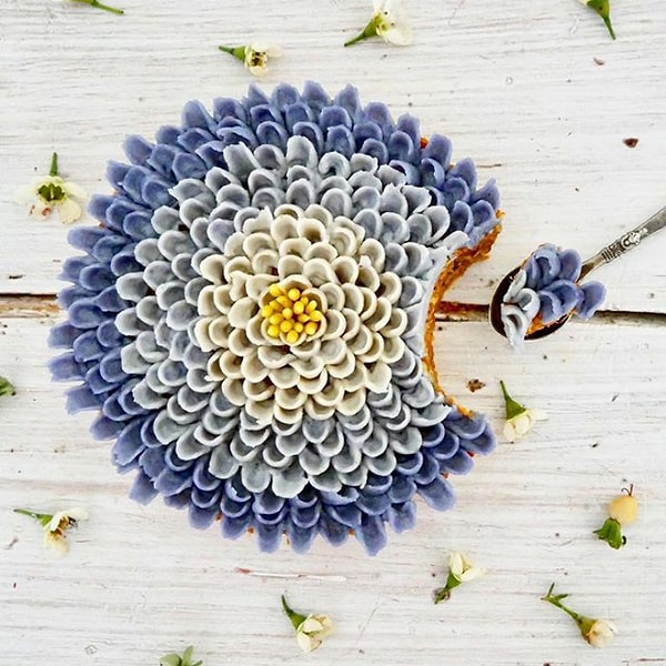 2. Каждый ее торт тщательно проработан и имеет свой уникальный дизайн