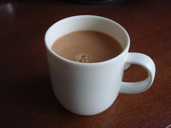 14. Kahveniz ya da çayınız bardağında çok çabuk soğuyorsa, önce bardağı sıcak suyla doldurun ve ısınmasını bekleyin.