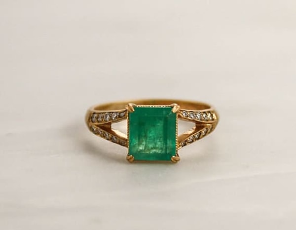Кольцо с изумрудом