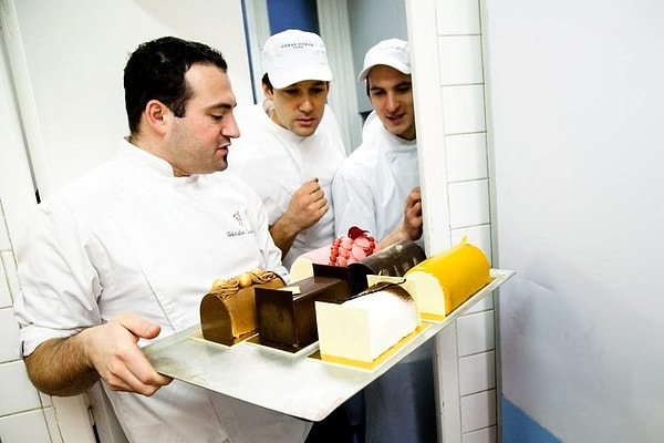 4. Большинство кондитеров стройные люди, ведь они, как никто другой, знают о калорийности десертов и представляют себе последствия их бесконтрольного поглощения.