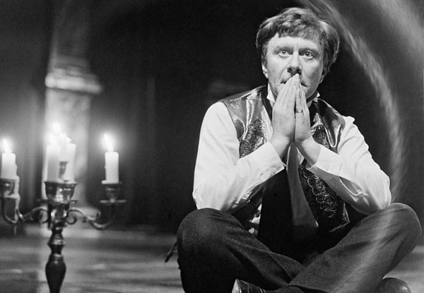 14. Миронов был чистоплотен и требовал того же от любимых женщин.