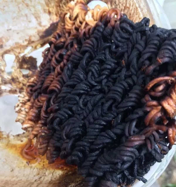 4. Как?! Как можно было умудриться сжечь "Доширак"?