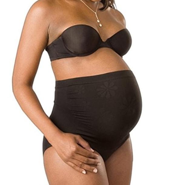 4. Hamilelik dönemi iç çamaşırlarınızı mutlaka kaliteli, nefes alan kumaşlardan seçin.