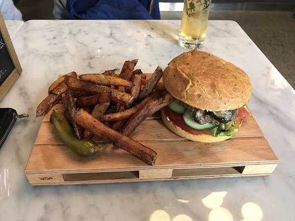 1. Кому вообще нужны эти тарелки?