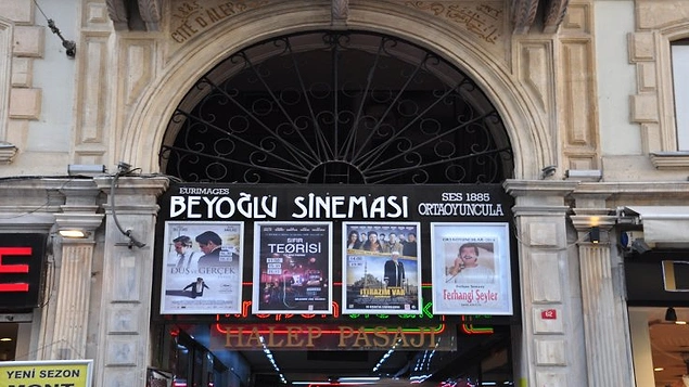 Beyoğlu Sineması, İstanbul'un alışveriş merkezi içinde yer almayan nadir sinemalarından biriydi.