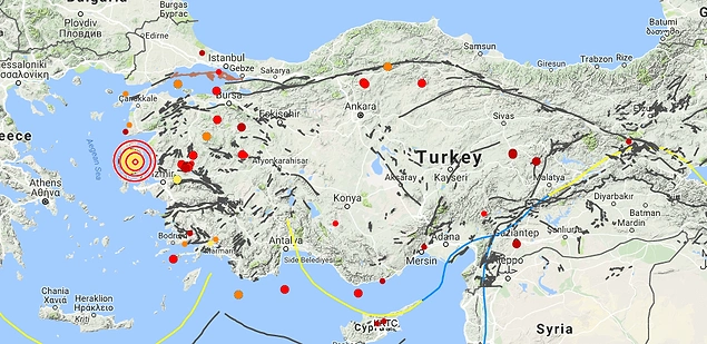 Edinilen bilgilere göre, deprem saat 15.28'de, yerin 10 km derinliğinde gerçekleşti. Depremin merkez üssü İzmir'e 84 kilometre, Midilli adasına 38 kilometre uzaklıkta.