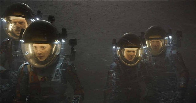 1. Matt Damon'un ünlü filmi Marslı'da; gezegen yüzeyindeki kum fırtınası öyle sertleşiyor ki kahramanımız kaybolup gidiyor ve orada mahsur kalıyor.