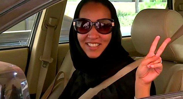 Manal al-Sharif, 3 hafta "hamam böcekleri ile dolu" bir hücrede "kadın haliyle araba kullanmak" suçlamasıyla hapis yattı.