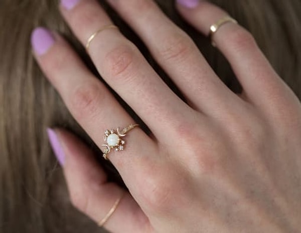 6. Кольцо невероятной красоты, будто бы украденное с ночного неба...