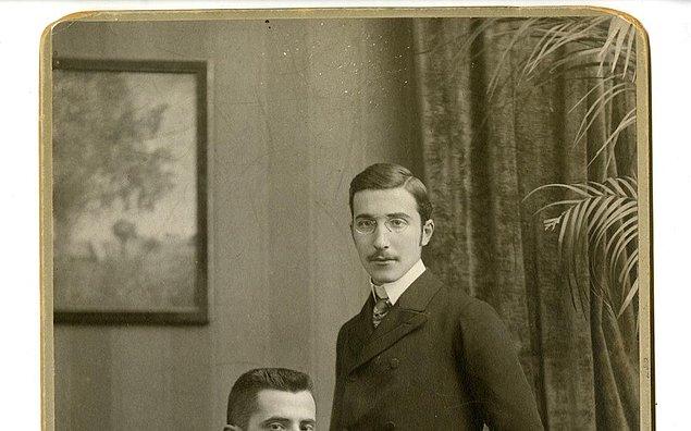 Stefan Zweig, varlıklı bir ailenin çocuğu olarak 1881 senesinde Avusturya’da doğmuş.