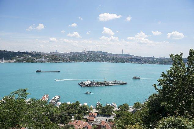 Ne şanslıyız ki, planktonlar üremek için İstanbul Boğazı’nın derin sularını seçmişler ve bu harikulade manzarayı bizlere sunmuşlar…