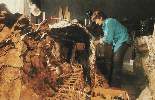 5. Некоторые сцены на самом деле миниатюрные макеты