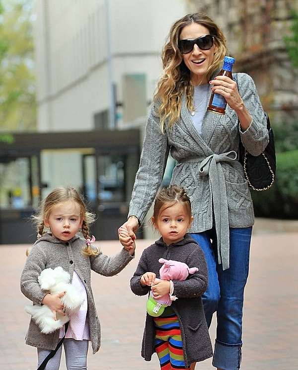 6. У Сары Джессики Паркер и ее мужа Мэтью Бродерика 8-летние девочки-близнецы по имени Мэрион Лоретта и Табита.