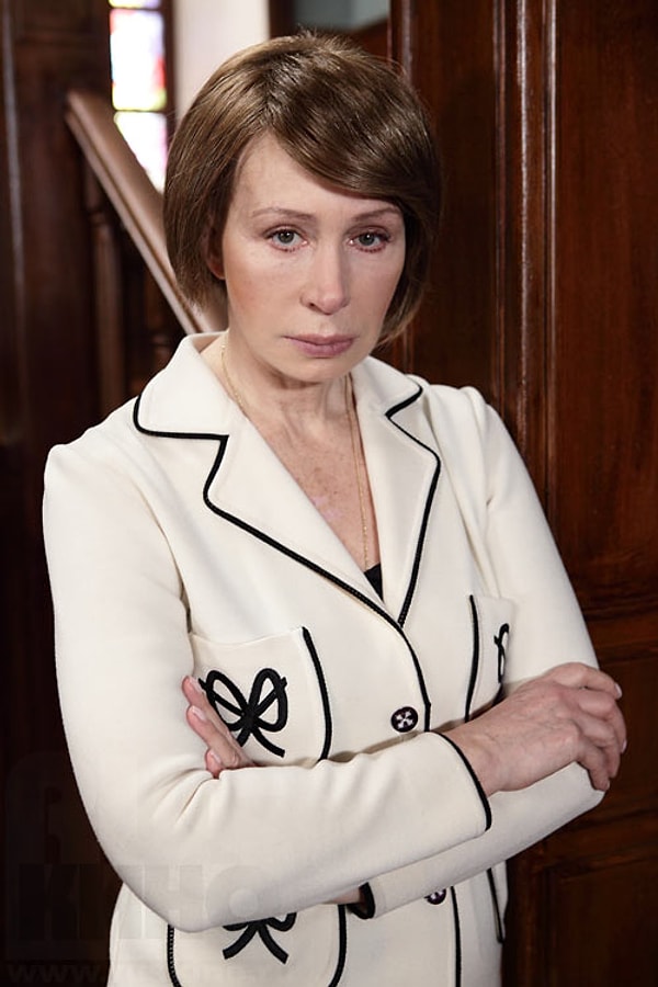 2. Татьяна Васильева (в сериале - заместитель директора по хозяйственной части Галина Васильевна Смирнова)