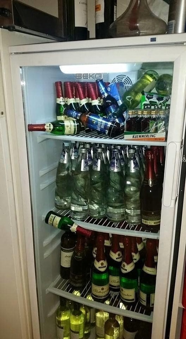 5. Когда в холодильнике происходит бедлам, но тот, кто это устроил, решил, что убирать должен не он...