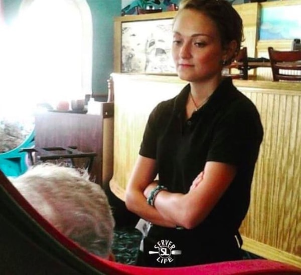 15. Посетители так и норовят поболтать с персоналом "за жизнь"...