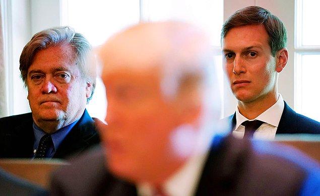 20. ABD'de başkanı Donald Trump'ın danışmanları Steve Bannon (arka sol) ve Jared Kushner (arka sağ) Beyaz Saray'da yapılan bir toplantı sırasında dikkatle başkanı dinliyor.