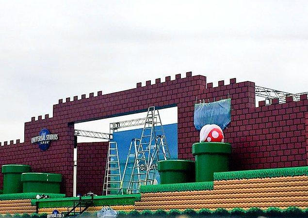 Öncelikle Süper Nintendo Dünyası'nın ne olduğuyla başlayalım. 2020'de Japonya'da açılması beklenen Nintendo temalı bir eğlence parkı.
