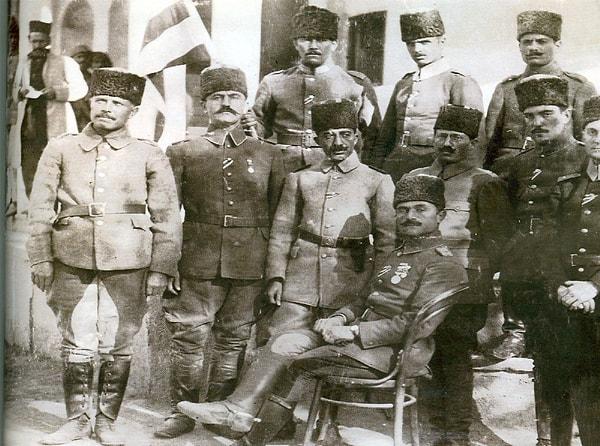 Bolşevik İhtilali sonrasında Kafkasya'daki çeşitli harekatlara katılan Halil Paşa mütareke döneminde İstanbul'a döndü.