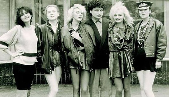 24 предмета одежды, которые были в гардеробе каждого модника и модницы 90-х