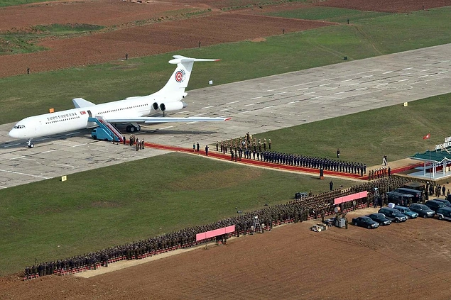 Kim Jong UN. AIR FORCE UN adlı uçağı.