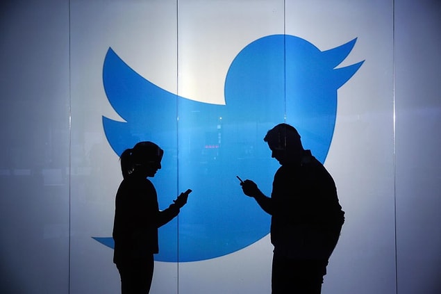 Twitter kullanıcıları #AnıtkabireDokunma etiketi ile iddialara tepki gösterdi.