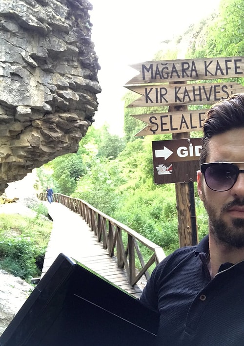 Hırsızlara Kızıp Televizyonuyla Tatile Çıkan Gençten 12 Eğlenceli Paylaşım