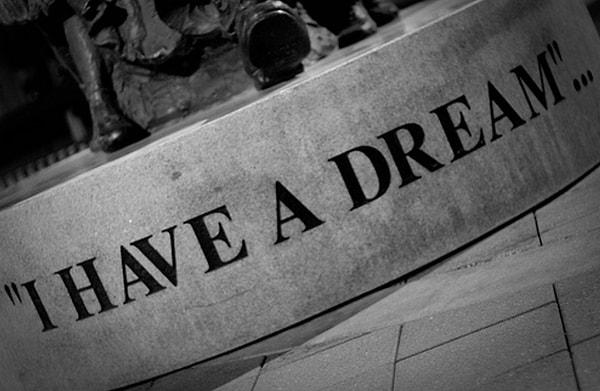 4. 1963 yılında Washington DC'de yapılan bir eylemde söylenmiş, meşhur "I Have a Dream" cümlesinin sahibi aşağıdakilerden hangisidir?