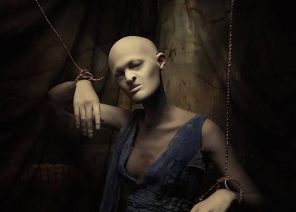 9. Фотомодель до сих пор чувствует дискриминацию и осуждения в сфере модельного бизнеса, но не перестаёт бороться. Но всё это очень сильно изменило её взгляды на мир и окружающие вещи.