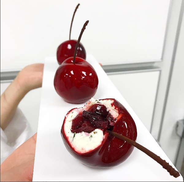 4. Огромные сладкие вишни