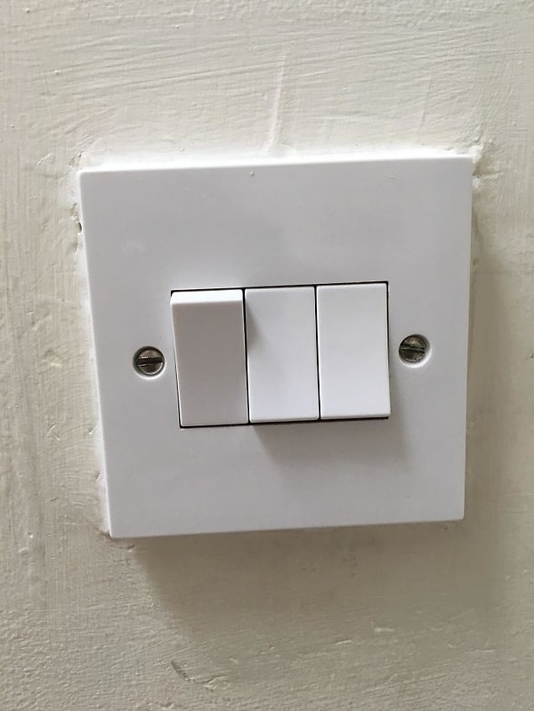 20. Внимание: все кнопки на этом выключателе выключены!