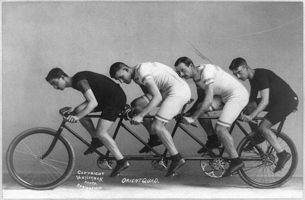 15. Tandem (ikili) bisikletler çok alışkın olduğumuz bir araçtır ama bu dörtlü bisiklet 1898 yılında görüntülendi.