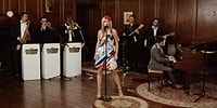Şarkılara Vintage Havası Katarak Cover'layan Gruptan 'It Wasn't Me' Performansı