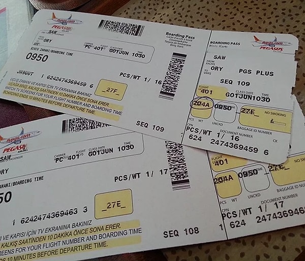 2. Посадочные талоны на самолет в сочетании с паспортом. Добавленные к композиции денежные купюры делают вас еще "круче"