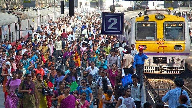 2024 yılında Hindistan'ın şu an 1 milyar 400 milyon nüfuslu Çin'i geçerek dünyanın en kalabalık ülkesi olması bekleniyor