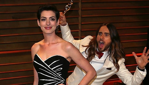 7. Главную роль за спиной Энн Хэтэуэй исполняет Джаред Лето