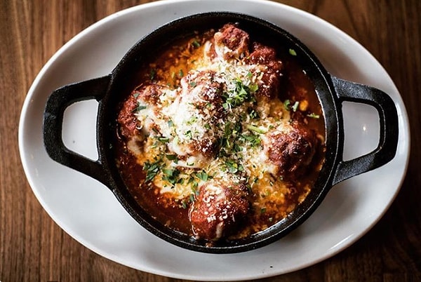 14. Мясные шарики в джакузи из соуса маринара: