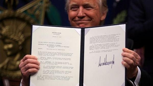 Trump'ın 27 Ocak'ta imzaladığı başkanlık kararnamesi, Müslüman 7 ülkenin (Suriye, Irak, İran, Libya, Somali, Sudan ve Yemen) vatandaşlarına 90 gün, mültecilere ise 120 gün ABD'ye giriş yasağı getirmişti.