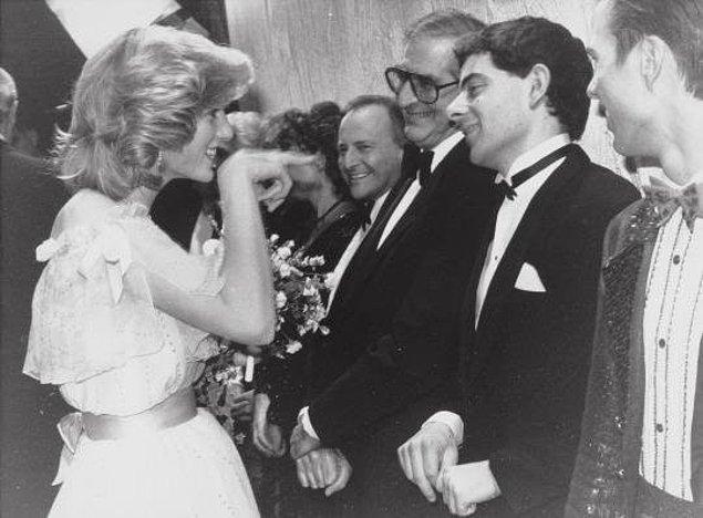 6. Prenses Diana ile Rowan Atkinson'ın (Mr. Bean) tanışması.