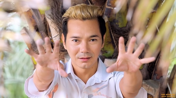 3. Музыкой Яковлев начал заниматься рано: в 6 лет, не сказав родителям, поступил в музыкальную школу.