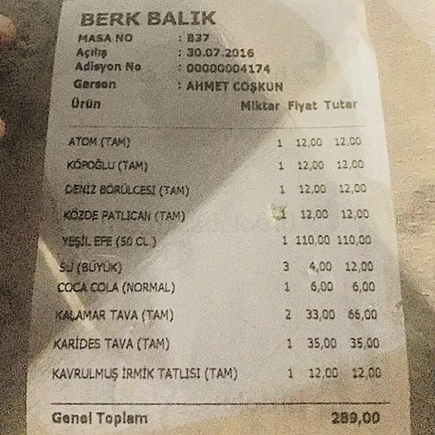 Ancak Bodrum'da her yer de aynı olacak diye bir şey yok. En ünlü Bodrum balıkçılarından biri olan Berk Balık, İstanbul'daki balık restoranları ile hemen hemen aynı.
