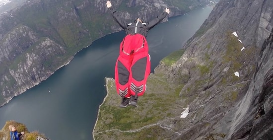 Захватывающий дух бейсджампинг на плато Кьёраг в Норвегии