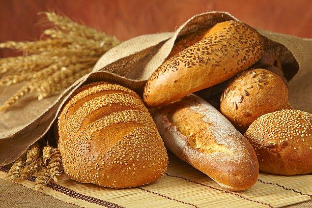 6. Ekmeğinizi taze saklamak istiyorsanız, ucundan değil ortasından kesin. Diliminizi aldıktan sonra ekmeğin iki parçasını birleştirirsiniz ve ekmeğiniz kurumaz.
