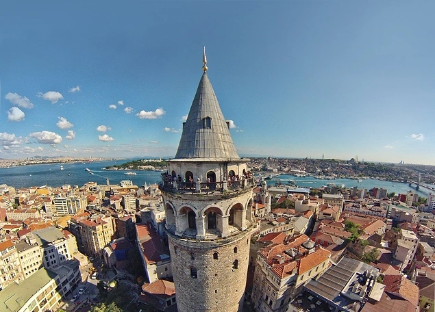 Istanbul Un Simge Yapisi Galata Kulesi Nin Dibinde Insaat Izni Ve Catlak Riski Onedio Com