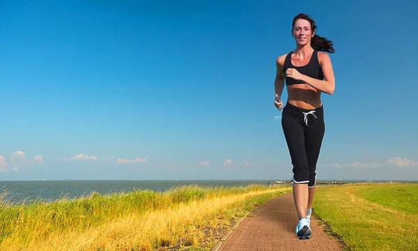 10. Она следит за своим питанием и старается не употреблять алкоголь