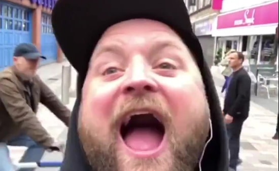 Sevdiğiniz Müziğe Eşlik Ederken Sizin Hissettiğiniz vs Dışarıdan Gözüken Durum