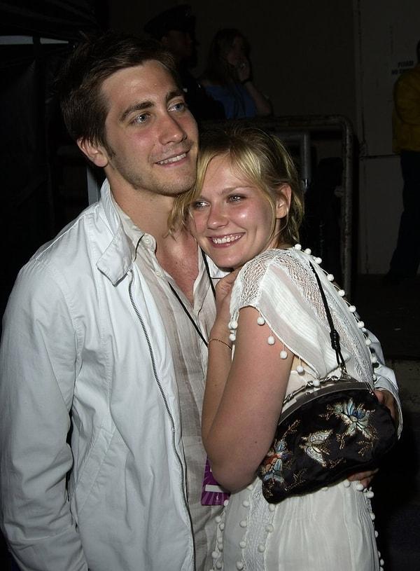4. Kirsten Dunst ve Jake Gyllenhaal 2002-2004 yılları arasında sadece aşklarını değil aynı zamanda bir evi ve sevimli de bir de köpeği paylaştılar.