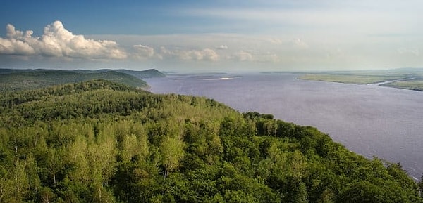 4. Река Амур протекает в...